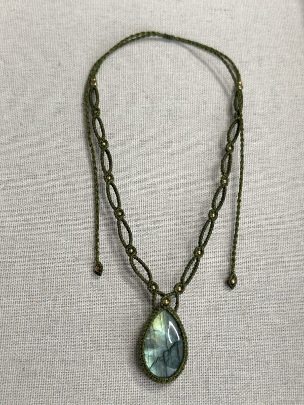 Green flash Labradorite Necklace - Image 6