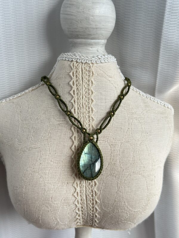 Green flash Labradorite Necklace - Image 3