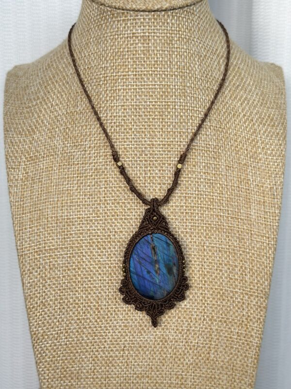 Blue Flash Labradorite Macrame Necklace