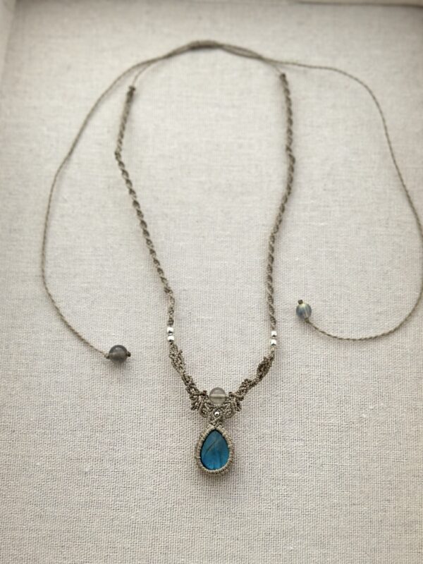 Blue Flash Labradorite Necklace - Image 3