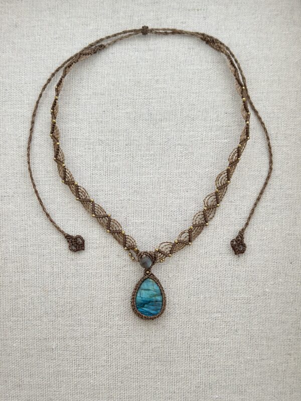 Blue-Green Flash Labradorite Necklace - Image 2