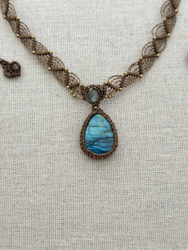 Blue-Green Flash Labradorite Necklace - Image 4