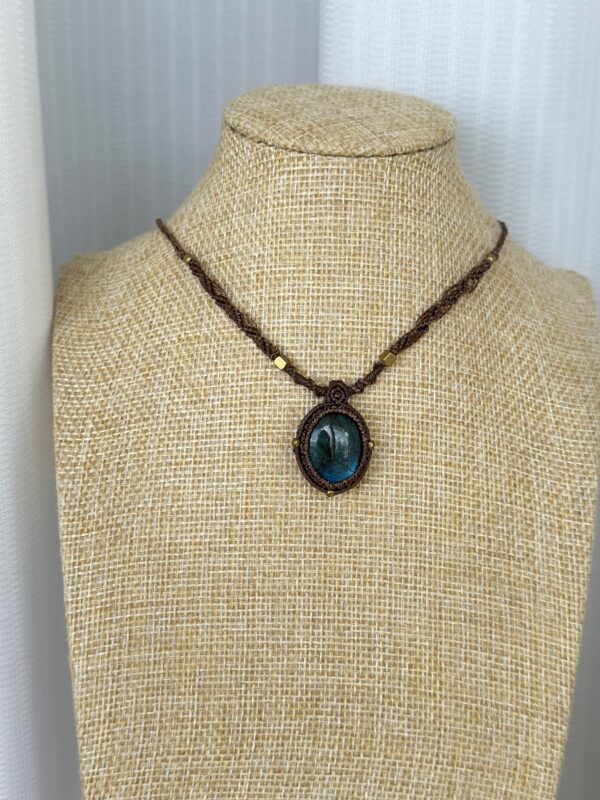 Oval Labradorite Macrame Necklace