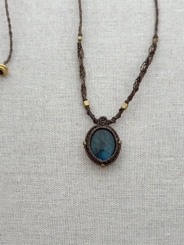 Oval Labradorite Macrame Necklace - Image 4