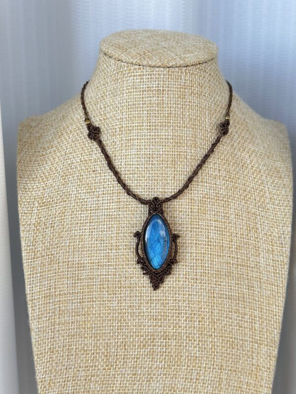 Blue Flash Labradorite Necklace - Image 3
