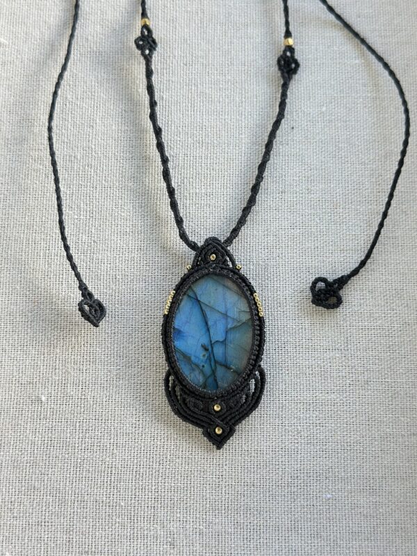 Blue and Green Flash Labradorite Necklace - Image 4