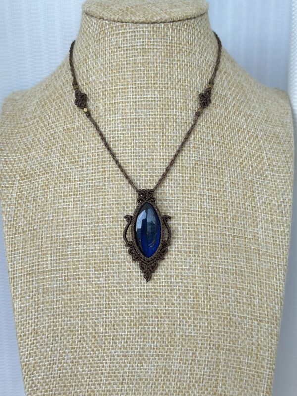 Deep Blue Flash Labradorite Necklace - Image 3