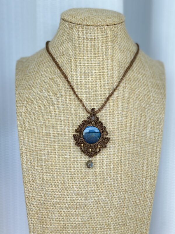Silver-Blue Labradorite Necklace - Image 4