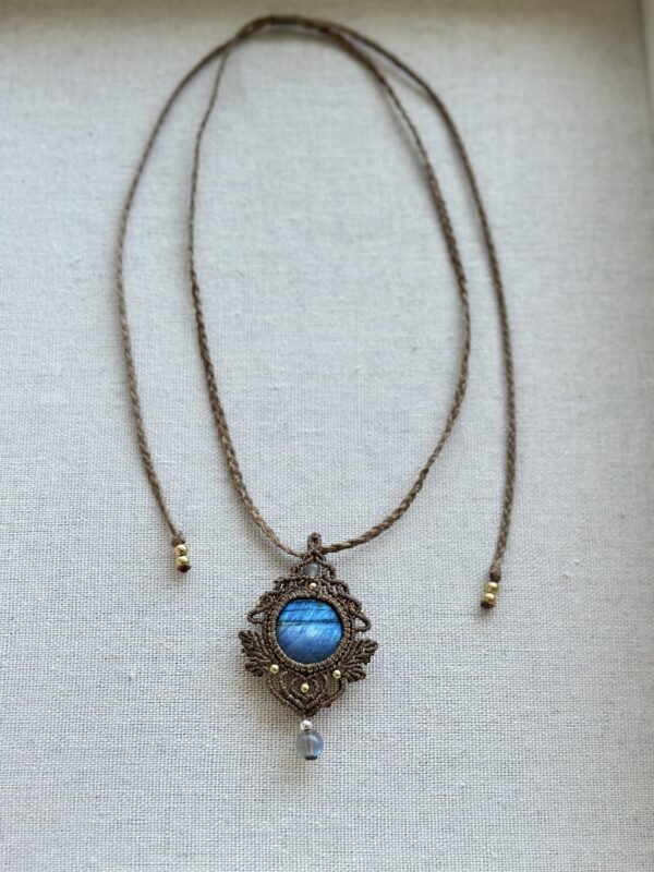 Silver-Blue Labradorite Necklace - Image 3